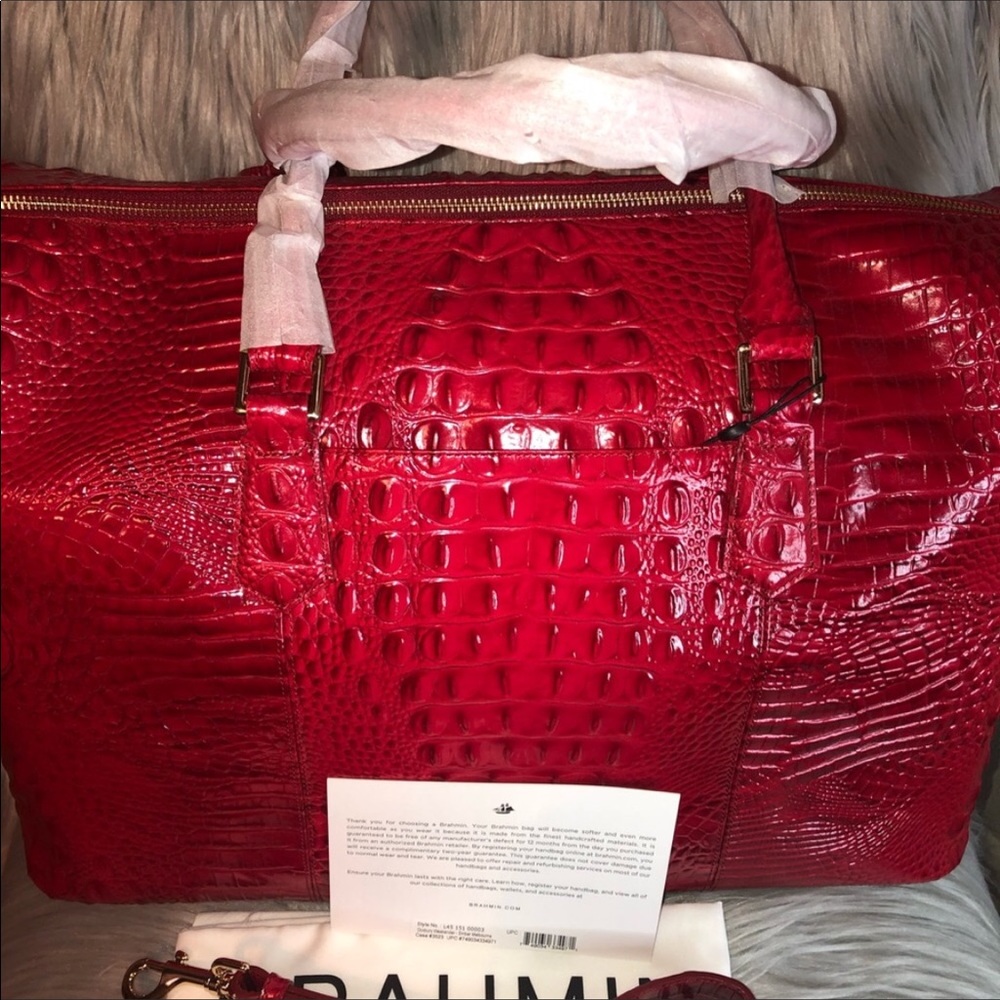 Red weekender Brahmin bag looking to buy not sell